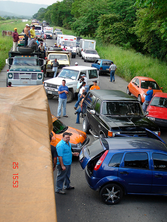 Cola y tranca en la vía de Veguita (Sabaneta, Barinas) generó la protesta campesina al atropello militar