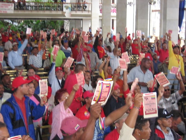 Delegados votan por elecciones sindicales en el 2006 (vista parcial de la sala)