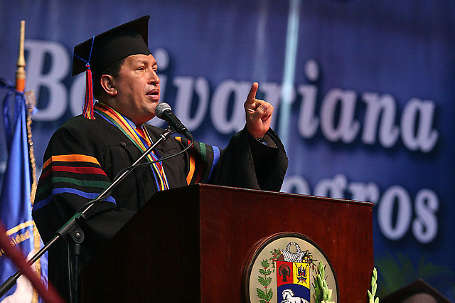 El presidente Chávez consideró necesario que la Universidad Bolivariana de Venezuela continúe fortaleciéndose.