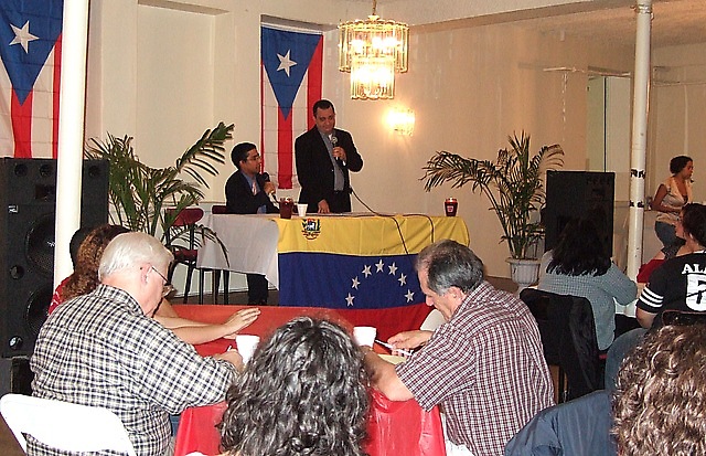 El alcalde Julio Chávez habló en el Centro Cultural Puertorriqueño de Chicago sobre las experiencias de su municipio en torno al Presupuesto Participativo.