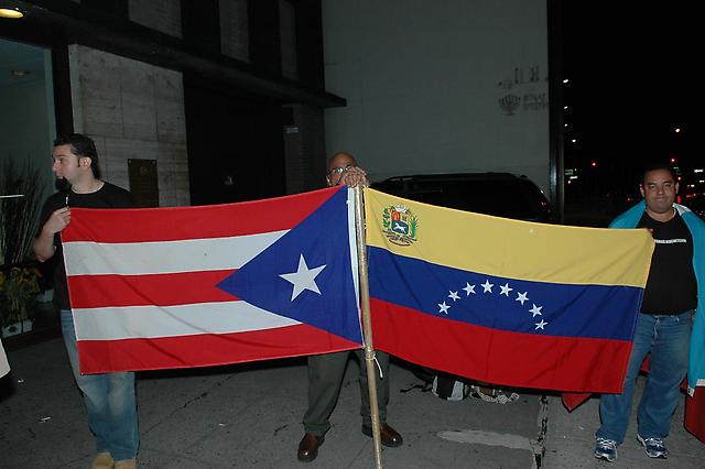 Activistas comunitarios puertorriqueños del Bronx se trasladaron a la Mision de Venezuela en muestra de apoyo al Canciller