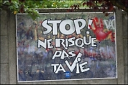 Graffiti en suburbio parisino que reza: "Pare no ponga en riesgo su vida"