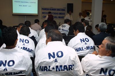 Imagen del primer Encuentro Binacional México-Estados Unidos contra Wal-Mart Foto