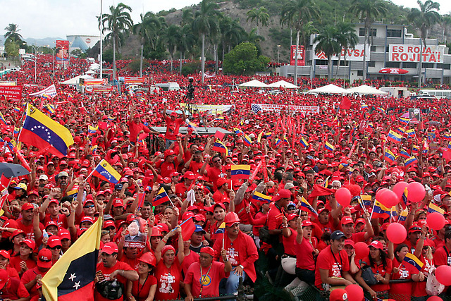 El presidente de la República Bolivariana de Venezuela, Hugo Chávez Frías, sostuvo un encuentro con el Frente Trabajadores Petroleros en la refinería de Puerto Guaraguao, Estado Anzoátegui, donde los impulsó a defender el petróleo venezolano.