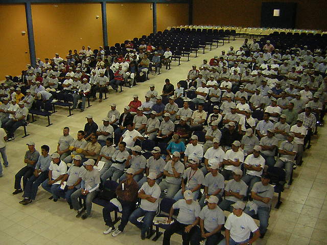 Vista parcial de los participantes al Congreso Fundacional de UNTSCAA.