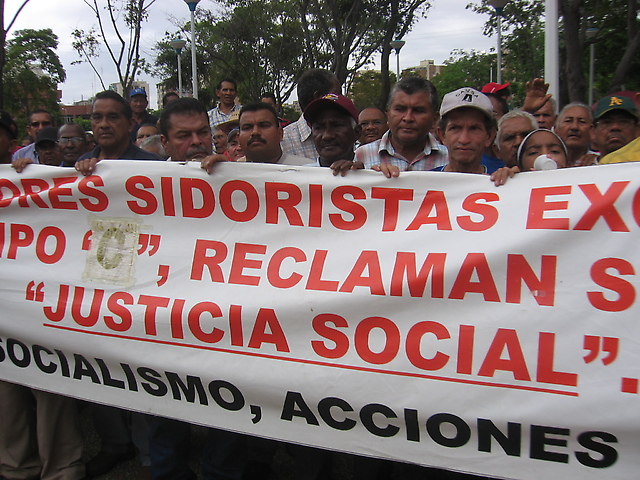 Pancarta de los sidoristas en la concentración del PSUV