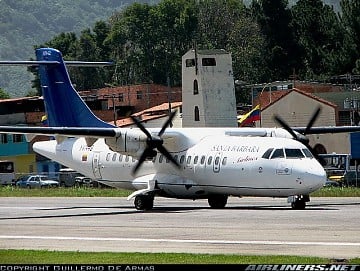 El avión ATR-42 de Santa Barbara Airlines, matrícula YV1449, en una foto tomada en julio de 2007 por Guillermo de Armas para Airliners.net, siete meses antes de la tragedia.