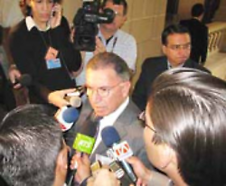 El embajador de Ecuador ante la OEA, Efrén Cocíos, calificó la publicación de El Tiempo como una “patraña”