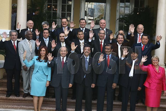La foto oficial de la XX Cumbre del Grupo de Río en Santo Domingo... ¿y el paraco?