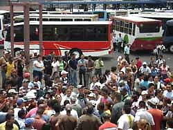 Buhoneros tomaron terminal Nuevo Circo a juro