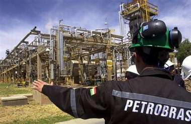 "La empresa aún tiene una deuda importante y tenemos que seguir trabajando para reducirla a niveles razonables", explicó el presidente de la petrolera, Pedro Parente, en rueda de prensa.