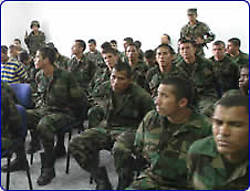 Paramilitares colombianos capturados en los alrededores de la finca Daktari en El Hatillo, en 2004