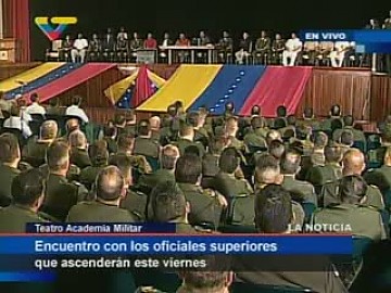 El presidente de la República Bolivariana de Venezuela, Hugo Chávez Frías, sostuvo este jueves un encuentro con 395 oficiales