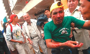 Un simpatizante del MAS, partido de Evo Morales, fue herido por unionistas de Santa Cruz cuando trataba de celebrar el llamado al referendo del 7 de diciembre