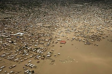 Foto de una agencia estadounidense muestra cómo quedó la ciudad de Gonaives, donde se han hallado en las últimas horas más de 500 muertos.