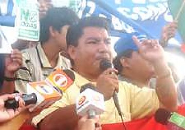 El sindicalista Lucio Vedia ya ha sufrido otros atentados y está amenazado de muerte por los "cívicos" de Santa Cruz.