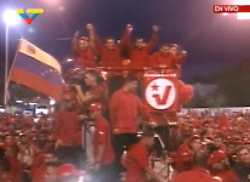 El líder del PSUV, Hugo Chávez, presente en multitudinario acto de fuerza electoral socialista en San Francisco