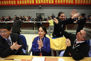 Personal chino y venezolano celebró el despegue