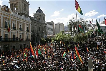 Miles de bolivianos se concentraron este lunes en la Plaza Murillo de La Paz, para exigir el referendo, tras 7 días de marcha.