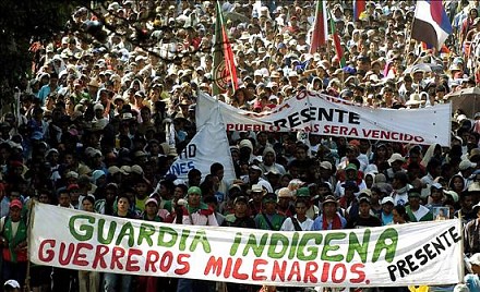 El presidente Uribe se comprometió a reunirse con los más de 40.000 indígenas que lo esperaron en Cali este domingo.