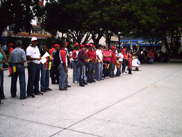 Preparandose para la Ofrenda en la Plaza Bolívar de Valencia