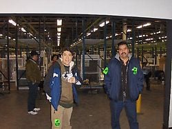 Los trabajadores de la empresa Republic Windows and Doors que han ocupado la fábrica exigiendo sus beneficios, son en su mayoría de origen hispano.