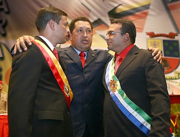 El Presidente Hugo Chávez, durante la toma de posesión del nuevo gobernador de Aragua, Rafael Isea
