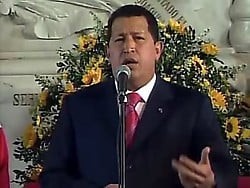 ¿A quién benefician estos hechos violentos? se pregunta el Presidente Hugo Chávez luego de condenar los ataques en contra de una sinagoga en Caracas.