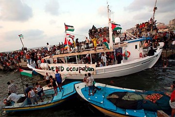 Imagen de archivo de una de las embarcaciones del movimiento "Free Gaza" que consiguió llegar con cargamento humanitario a la franja en agosto de 2008.