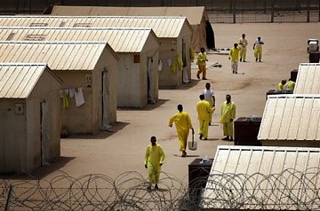 Camp Bucca es el mayor centro de detención de las fuerzas de ocupación estadounidenses en Irak. Las detenciones son arbitrarias y los presos no tienen ningún derecho.