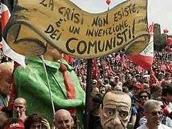 Manifestación contra la política de Berlusconi para afrontar la crisis en Italia.