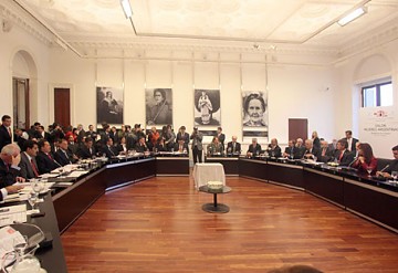 Rueda de prensa ofrecida desde el Salón Sur del Palacio Rosado, en Buenos Aires