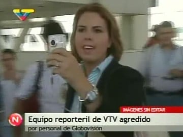 La 'bichita' Beatriz Adrián acosando a la periodista Érika Ortega de VTV