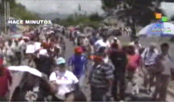 El pueblo de Honduras marcha por las calles de todo el país en camino a Tegucigalpa a pedir el regreso de Zelaya.