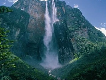 El Salto Ángel  (Kerepacupai-Merú, Churún-Merú o Salto Ángel). La catarata más alta del mundo, dentro del Parque Nacional Canaima, de Venezuela