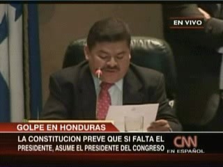 Momento cuando era leída la supuesta carta de renuncia.