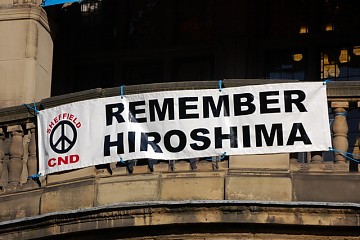 "Recuerda Hiroshima", dice este letrero. Estados Unidos es el único país que ha usado armas nucleares contra la población civil.