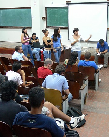 Unos 50 jóvenes acudieron a la convocatoria de los Ucevistas Sin Techo la semana pasada en Ingeniería-UCV