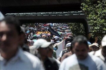 Miles de seguidores del presidente Zelaya marcharon este martes