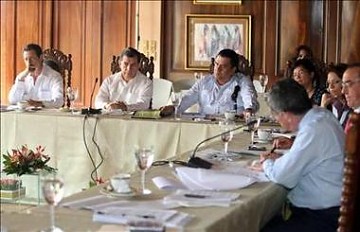 Comisiones hondureñas durante las negociaciones en Costa Rica.