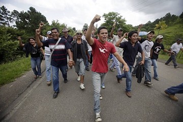 El pueblo hondureño de pie, continua su lucha