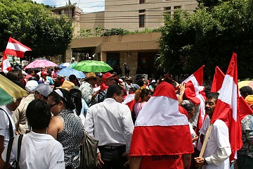 Se agruparon frente la sede diplomática en Tegucigalpa
