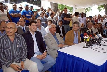 Politiqueros de la nueva "coordinadora democrática" venezolana hicieron críticas poco originales y convincentes ante el apoyo de Chávez al presidente legítimo de Honduras