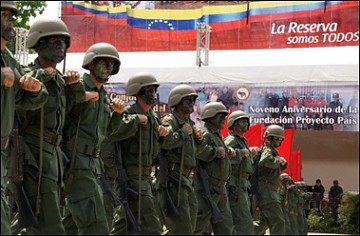 El presidente Chávez indicó que toda la población, sin importar el cargo, debería ser parte de la Milicia