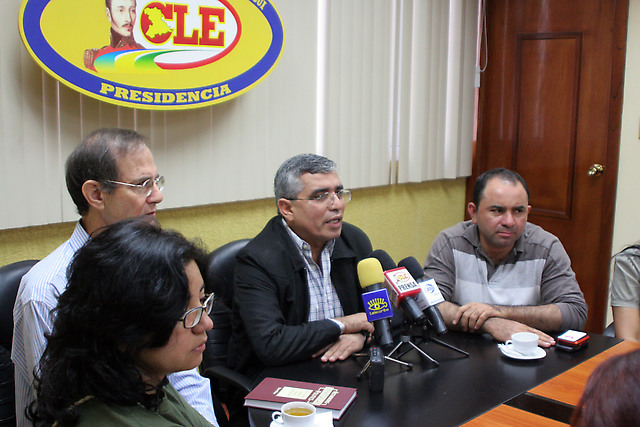 Rueda de Prensa con Juan carlos Tanus, Director Nacional de la Asociación Colombnianos en Venezuela