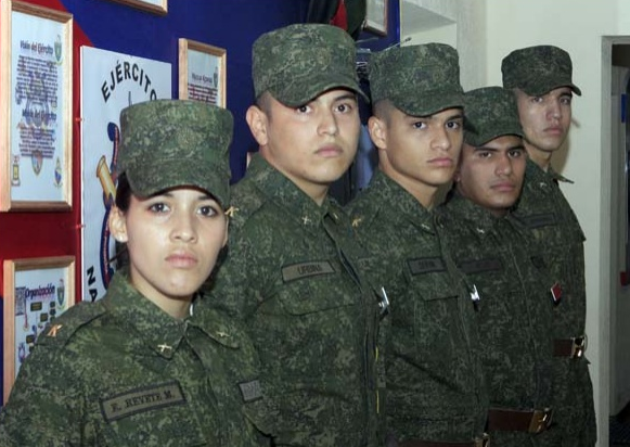 Cadetes de las escuelas militares venezolanas se encuentran en formación en Belarus