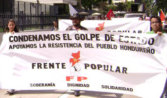 Manifestantes se pronuncian en Honduras contra el golpe de Estado.