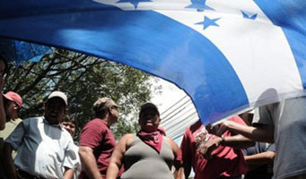 El frente de resistencia del golpe de Estado en Honduras continúa instando al pueblo a no votar.