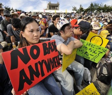 Constantes manifestaciones contra la base militar de EEUU  en la ciudad japonesa de Ginowan, en la isla de Okinawa se vienen sucediendo.