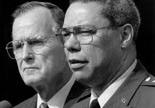 El ex presidente George Bush (padre), y el general Colin Powell